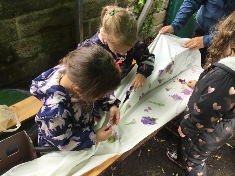 Forest School hammer skills-25.JPG